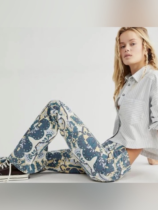 Free People Denim - FREE PEOPLE WE THE FREE Penny Pull-On Printed Flare Jeans‎ Blue Teal Combo 29